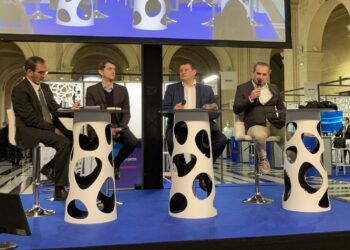 De droite à gauche : Jean-François Suhas, le président du Club de la croisière, Hervé Martel, président du directoire du Grand port maritime de Marseille et Charlie Barla, le directeur de la Cité de l'innovation et des savoirs Aix-Marseille Université (Cisam) (Crédit RM)