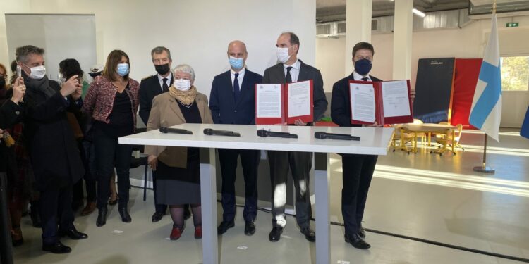 Jean Castex signe le protocole pour acter l'aide de 400 millions de l'État