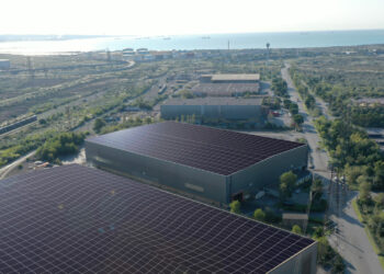 Resrevoir Sun va installer 12 000 panneaux solaires sur les bâtiments d'ArcelorMittal à Fos (Crédit DR)