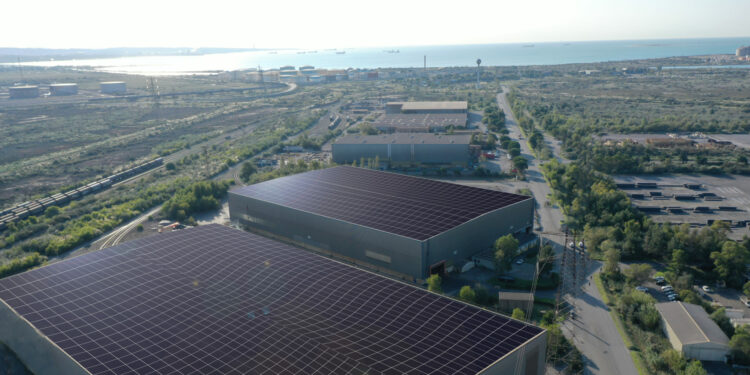 Resrevoir Sun va installer 12 000 panneaux solaires sur les bâtiments d'ArcelorMittal à Fos (Crédit DR)