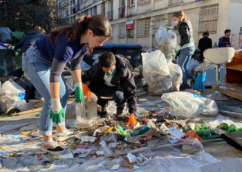 Les citoyens marseillais participent à des opérations de ramassage face à l'interruption de la collecte (crédit : Clean my calanques)
