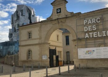 L'entrée du Parc des ateliers de la Fondation Luma à Arles (Crédit Gomet'/JFE)