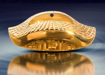 La superbe réplique de l'Orange Vélodrome, nouvelle fève vedette de la galette des rois 2022 (Crédit DR)