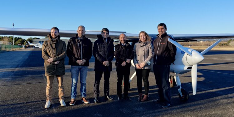 Les équipes de Tysilio et Fly Provence reçoivent le sous-préfet Benoît Mournet jeudi 20 janvier à l'aérodrome d'Aix les Milles