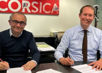 Le directeur de Corsica Linea, Pierre-Antoine Villanova, a signé l'accord avec Niels den Nijs, le directeur de Titan LNG (Crédit DR)