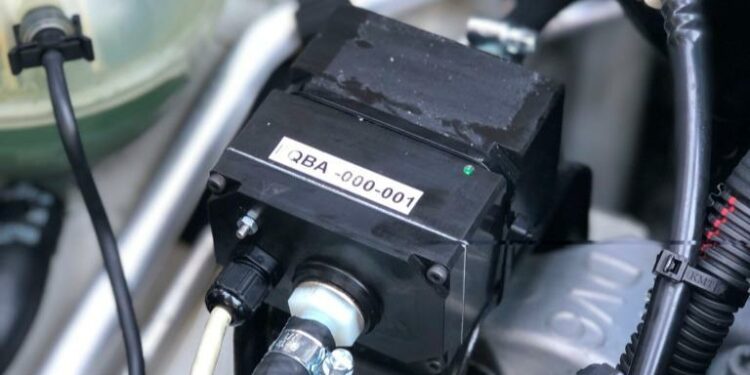 Le capteur de SP3H se connecte au moteur de tous types de véhicules pour analyser la composition du carburant (Crédit SP3H)