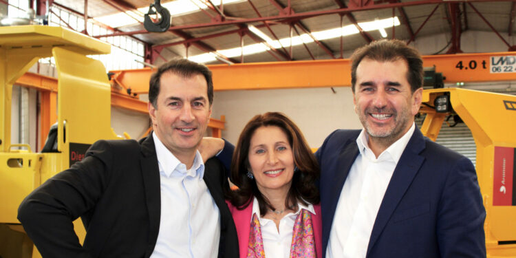 Geneviève Melkonian, au milieu de ses deux frères Marc et Christophe, co-préside Aramine à Aix (Crédit DR)