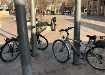 Place de l'office de tourisme à Aix, à deux pas de la Rotonde (Crédit Gomet')