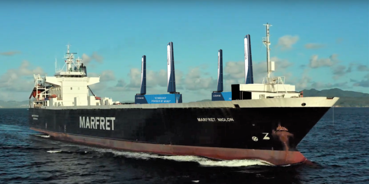 Marfret test les voiles en aluminium comme moyen de propulsion propre sur son navire "Le Niolon" (Crédit Marfret)