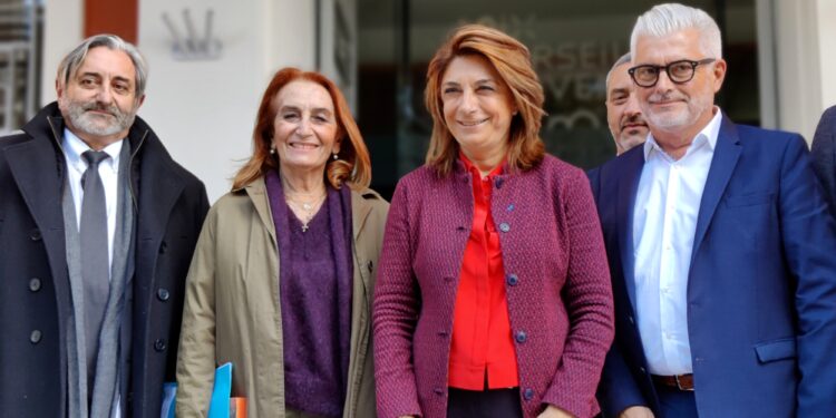 De gauche à droite : Georges Cristiani, maire de Mimet, Danielle Milon, maire de Cassis, Martine Vassal, présidente de la Métropole et Pascal Montecot, maire de Pelissane à la sortie de la conférence des maires au siège de la Métropole au Pharo le 22 février (Crédit RL)