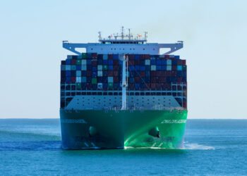 CMA CGM est déjà engagé dans la transition énergétique avec les premiers bateaux au GNL (Crédit Philippe Plisson)