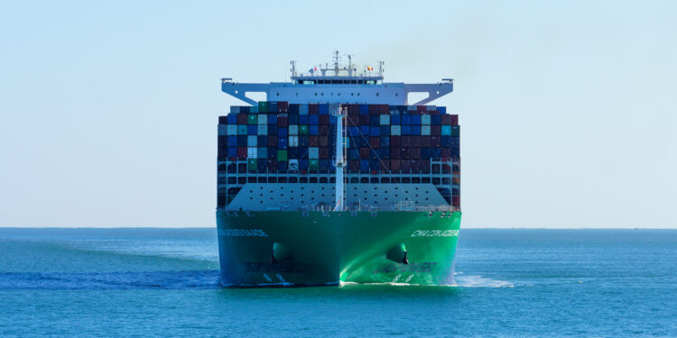 CMA CGM est déjà engagé dans la transition énergétique avec les premiers bateaux au GNL (Crédit Philippe Plisson)