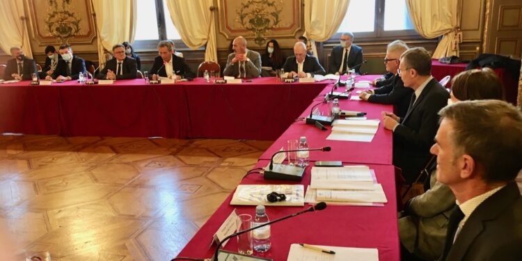 Réunion à la préfecture avec les maires signataires de la convention Petites villes de demain (Crédit Gomet'/CA)