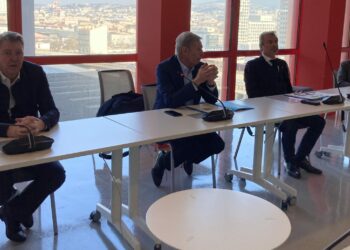 De gauche à droite : Gérard Gazay, maire d'Aubagne et représentant de la Métropole chez Provence Promotion, Bernard Deflesselles, Jean-Luc Chauvin et Philippe Stefanini ont présenté le bilan 2021 de l'agence d'attractivité à la tour La Marseillaise le vendredi 4 mars (Crédit RM)