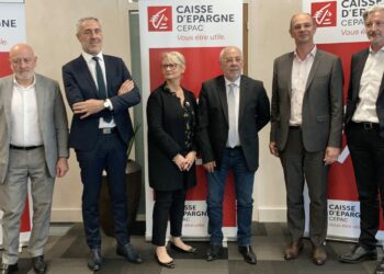 De gauche à droite : Alain Ripert, membre du directoire en charge du pôle Outre-Mer, Joël Chassard, président du directoire, Catherine Reljic, directeur du développement, Jean-Charles Filipinni, président du conseil d’orientation et de surveillance, Hervé D’Harcourt, membre du directoire en charge du pôle ressources et Jean-Charles Pietrera, membre du directoire en charge du pôle finances et opérations (Crédit RM)
