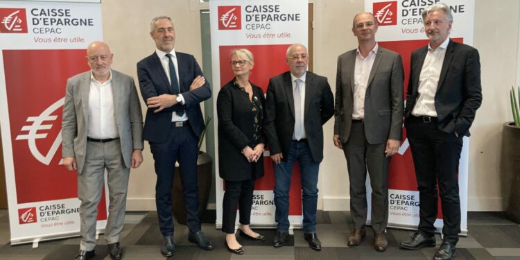 De gauche à droite : Alain Ripert, membre du directoire en charge du pôle Outre-Mer, Joël Chassard, président du directoire, Catherine Reljic, directeur du développement, Jean-Charles Filipinni, président du conseil d’orientation et de surveillance, Hervé D’Harcourt, membre du directoire en charge du pôle ressources et Jean-Charles Pietrera, membre du directoire en charge du pôle finances et opérations (Crédit RM)