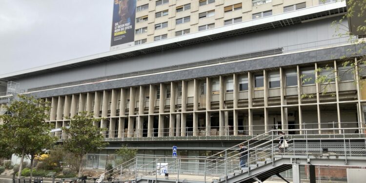 Les anciens hangars de pharmacie situés au pied de l'entrée de la Timone 2 deviennent le biogénopôle (Crédit RM)