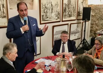 Mohamed Laqhila et Colette Weizman, présidente de l’Ordre des experts-comptables Provence Alpes Côte d’Azur, Mohand Sidi Saïd, ancien vice-président de Pfizer à New York et Philippe De Mester, directeur général de l’Agence régionale de santé Provence-Alpes-Côte d’Azur (Photo CA).