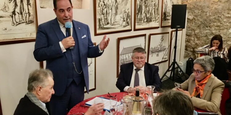 Mohamed Laqhila et Colette Weizman, présidente de l’Ordre des experts-comptables Provence Alpes Côte d’Azur, Mohand Sidi Saïd, ancien vice-président de Pfizer à New York et Philippe De Mester, directeur général de l’Agence régionale de santé Provence-Alpes-Côte d’Azur (Photo CA).