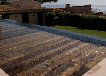 Le fond mobile de Wi-Pool sert de protection pour les piscines (Crédit DR)