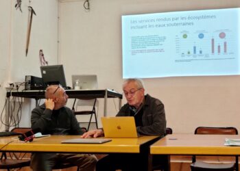 Joël Guiot (à droite), chercheur au Grec Sud, en octobre 2021 (crédit : Rémi Liogier)