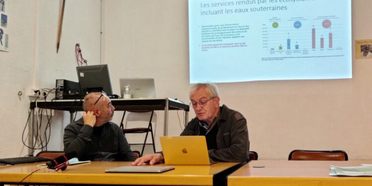 Joël Guiot (à droite), chercheur au Grec Sud, en octobre 2021 (crédit : Rémi Liogier)