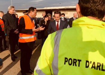 Jean-Baptiste Djebbari en visite à Arles mardi 1er mars 2022 (crédit @CarolisPatrick).