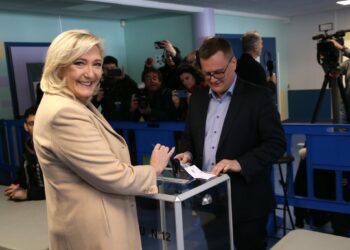 Marine Le Pen (RN) a voté à Hénon-Beaumont dimanche 10 avril 2022 (crédit : MLP Twitter)