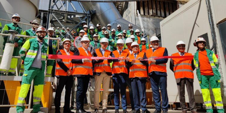 LafargeHolcim a inauguré vendredi 29 avril un filtre à manche flambant neuf (crédit : Rémi Liogier)