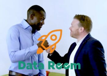 Doudou Tamba et Matthieu Capuono dans la Data Room de Gomet' à la pépinière cleantech de l'Arbois (Crédit Gomet')