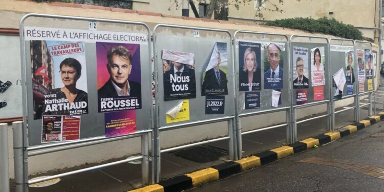 Panneaux électoraux pour l'élection présidentielle 2022. Crédit Gomet'