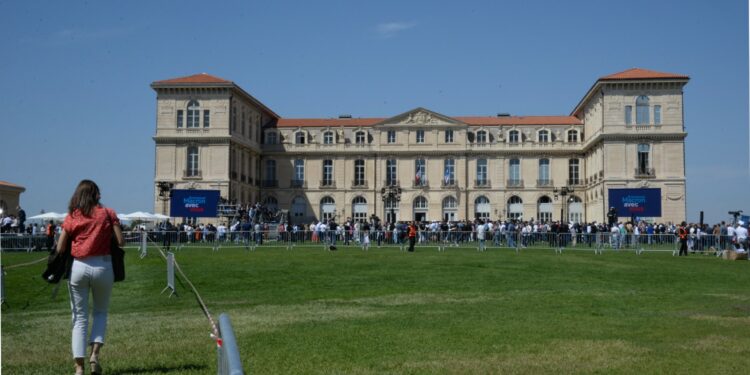 Emmanuel Macron a eu du mal à mobiliser samedi 16 avril à Marseille (Crédit Gomet'/JYD)
