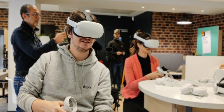 Les journalistes et influenceurs marseillais ont assisté à la présentation mercredi 6 avril de la Livebox 6 d'Orange depuis le metaverse (crédit : Rémi Liogier)