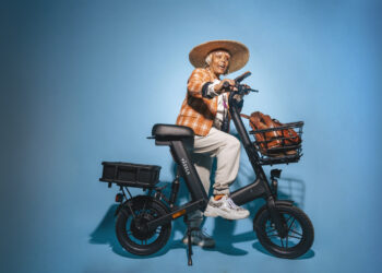 Vässla (Suède) arrive en France avec son vélo électrique sans pédale