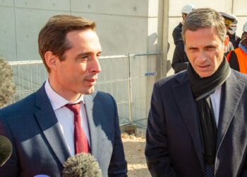 Jean-Baptiste Djebbari à Marseille le 1er mars 2022 avec Rodolphe Saadé pour le lancement des travaux de l'académie de CMA CGM (Crédit Gomet'/JYD)