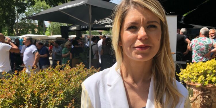 Mariana Caillaud et Martial Alvarez, le maire de Port St-Louis du Rhône (Crédit Gomet')