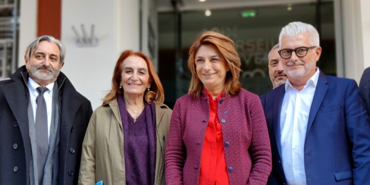 De gauche à droite : Georges Cristiani, maire de Mimet, Danielle Milon, maire de Cassis, Martine Vassal, présidente de la Métropole et Pascal Montecot, maire de Pelissane à la sortie de la conférence des maires au siège de la Métropole au Pharo le 22 février (Crédit RL)