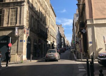 La rue Breteuil au niveau de la rue d'Arcole et Delaglande (Crédit Gomet'/JFE)