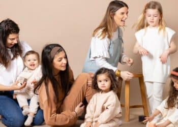 Les trois fondatrices avec leurs enfants, qui ont inspiré le nom de la marque (Crédit DR)