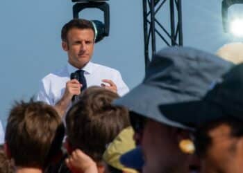 Emmanuel Macron en meeting à Marseille en avril 2022 entre les deux tours de la présidentielle (Crédit Gomet'/JYD)