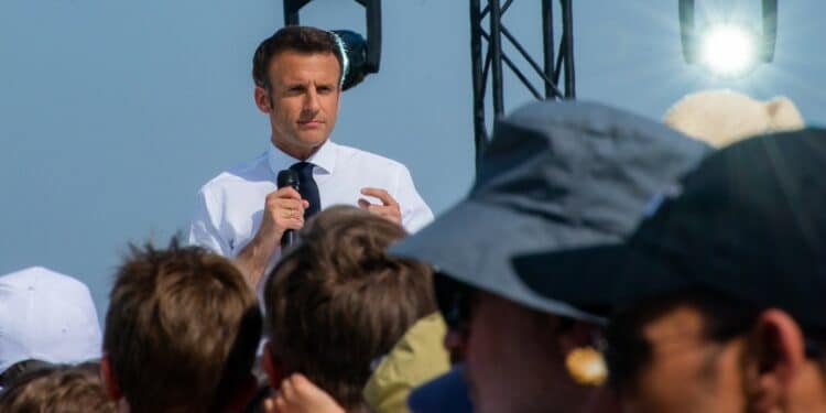 Emmanuel Macron en meeting à Marseille en avril 2022 entre les deux tours de la présidentielle (Crédit Gomet'/JYD)