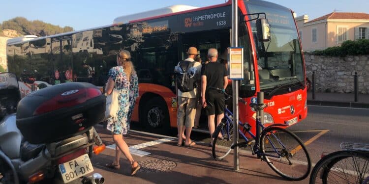 Mais quelle est bleue, mais quelle est belle… la RTM lance « Le bus des plages »