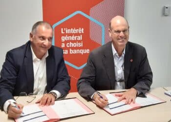 Laurent Laïk (La Varappe) et Eric Lombard (Caisse des dépôts) signent leur partenariat (Crédit DR)