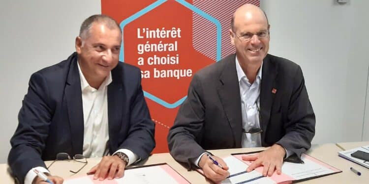 Laurent Laïk (La Varappe) et Eric Lombard (Caisse des dépôts) signent leur partenariat (Crédit DR)
