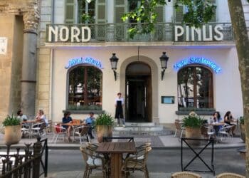 Une étape au Nord Pinus en plein coeur d'Arles. Une étape idéale pour profiter des Rencontres d'Arles (Crédit Gomet'/archives).
