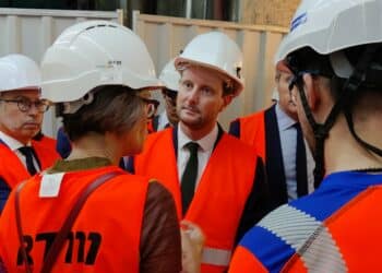 Le ministre des Transports Clément Beaune au cœur du chantier de modernisation de la gare Saint-Charles de Marseille (crédit : Rémi Liogier)