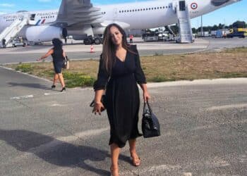 L'Istréenne Lila Lokmane en partance pour l'Algérie avec l'avion d'Emmanuel Macron (Crédit DR)