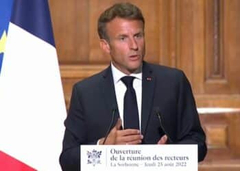 Emmanuel Macron écoles