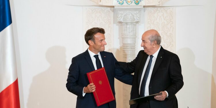 Les présidents français et algérien en août 2022 Crédit DR.