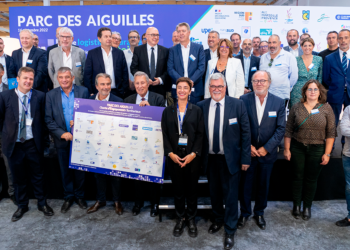 Les signataires de la charte d'engagements territoriaux du Parc des Aiguilles, liste complète en fin d'article (crédit : groupe Barjane - Y&M)